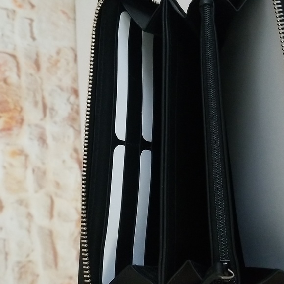 New Gucci Guccy Script Zip-Around Wallet - Picture 9 of 16